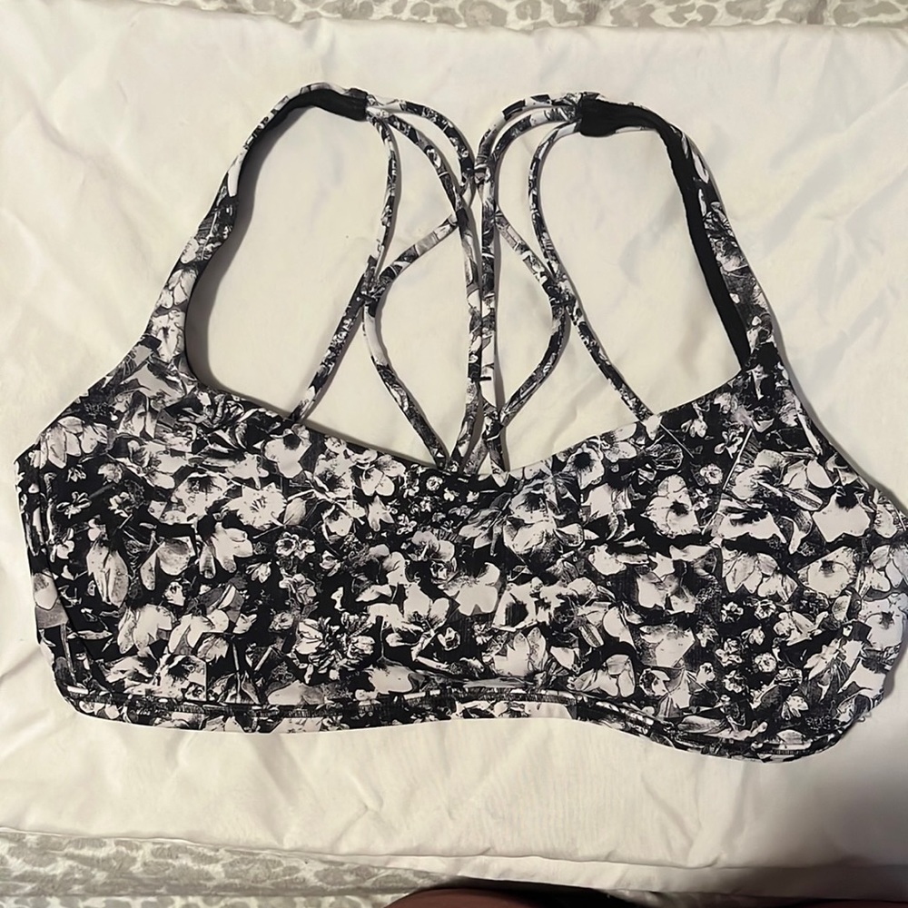 Lululemon sports bra
